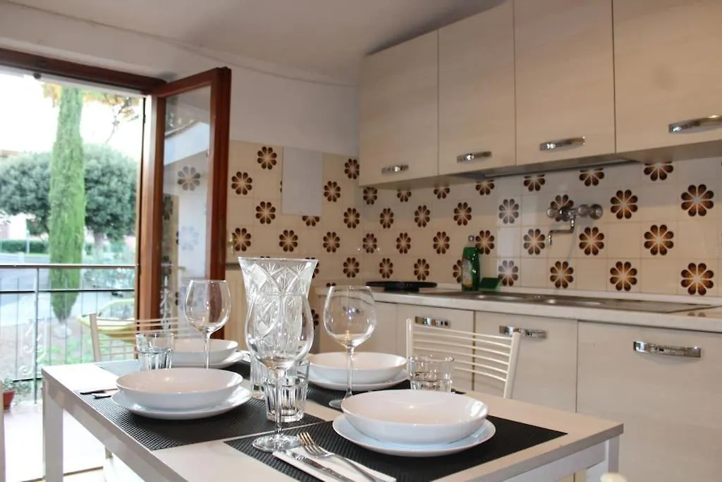 Spazioso Appartamento Castel di Leva 0*,  Italy