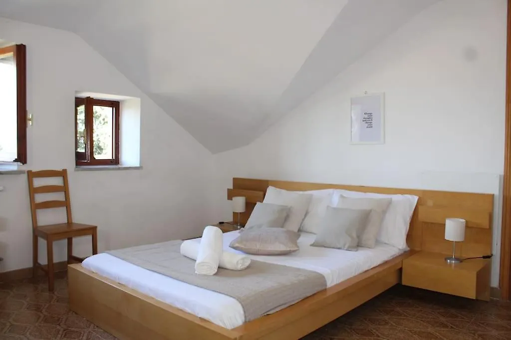 Apartment Spazioso Appartamento Castel di Leva