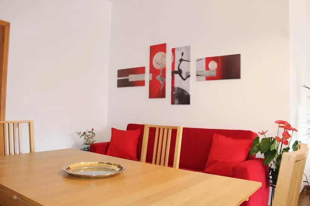 Spazioso Appartamento Castel di Leva 0*,