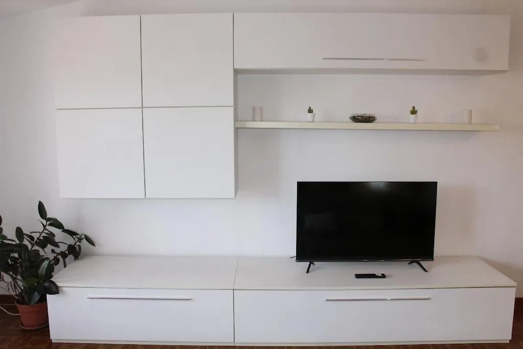 Apartment Spazioso Appartamento Castel di Leva Italy