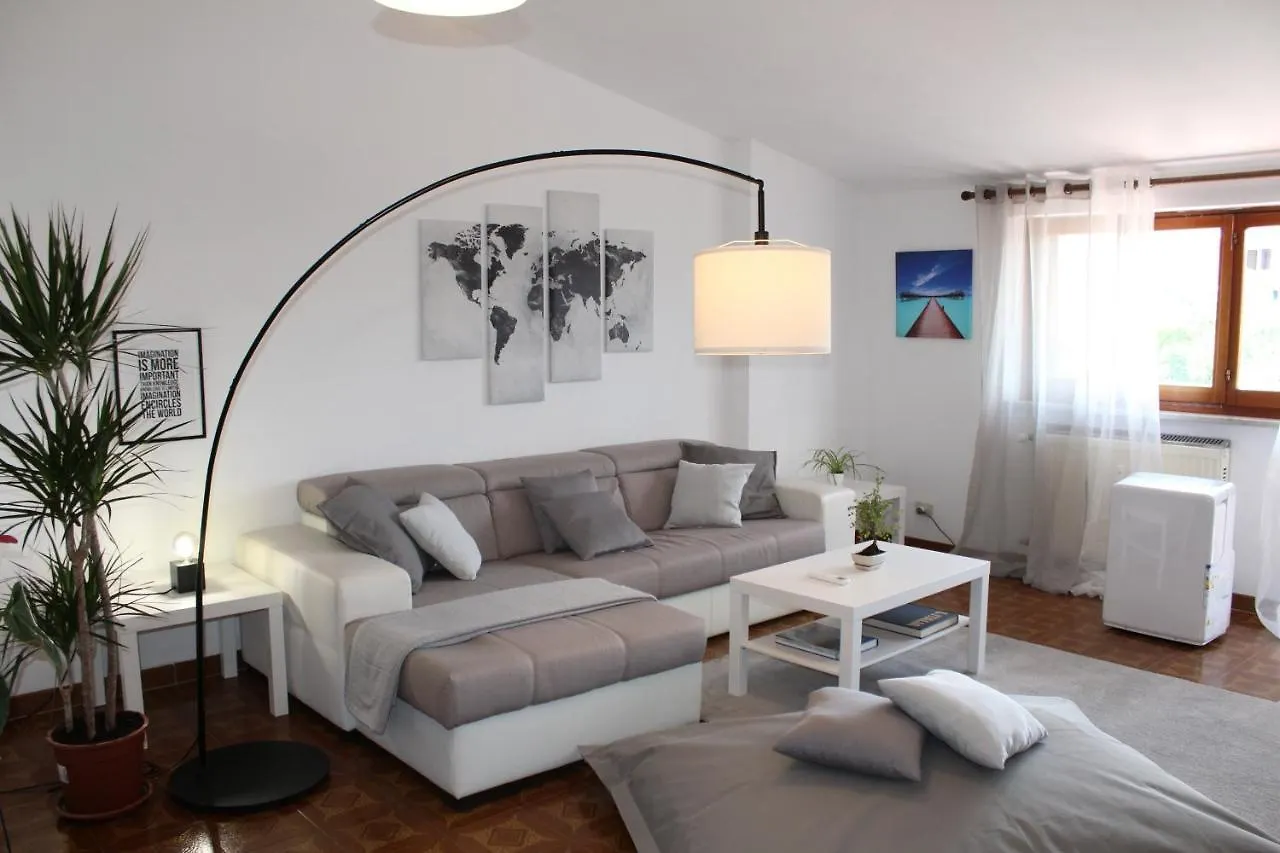 Spazioso Appartamento Castel di Leva Apartment